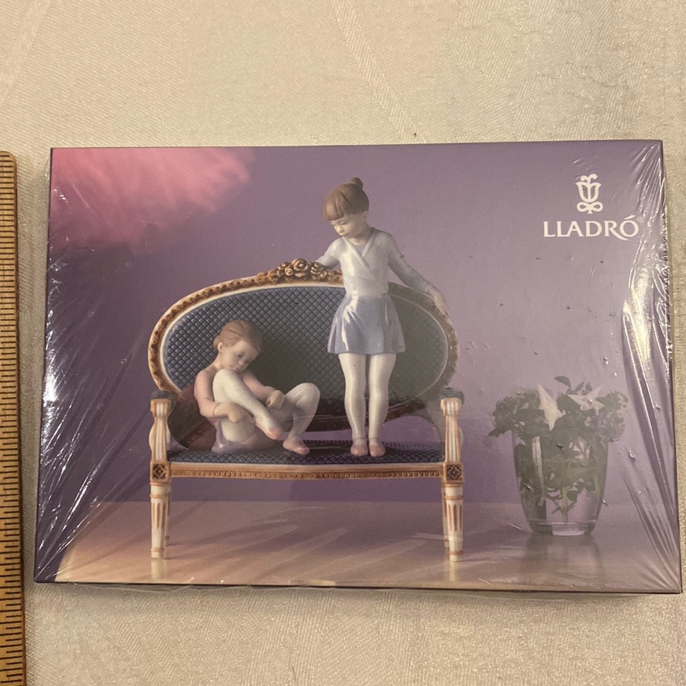 Lladro note cards New in shrink wrap 10 cards & envelopes in holder Blank inside